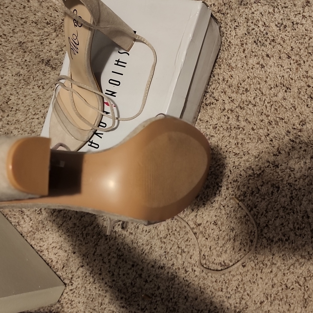Heels - Picture 3 of 3